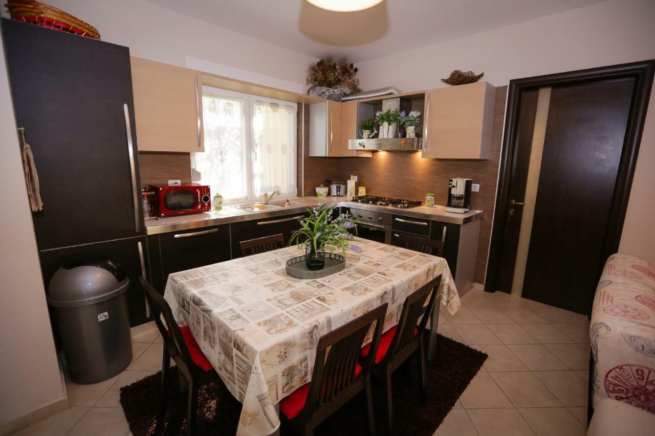 Pine-Tree Apt W/ Private Garden 50 M From The Sea โกเลม ภายนอก รูปภาพ