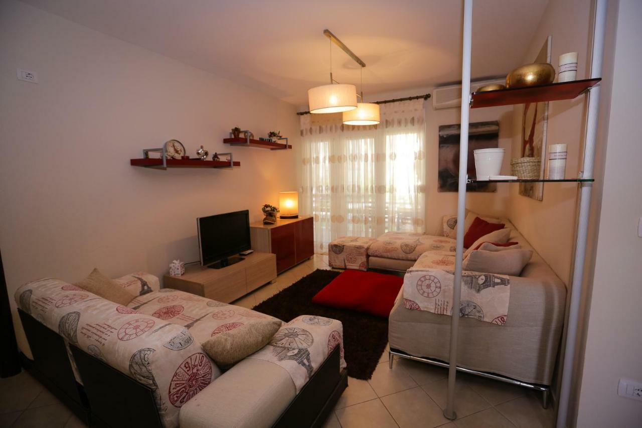 Pine-Tree Apt W/ Private Garden 50 M From The Sea โกเลม ภายนอก รูปภาพ