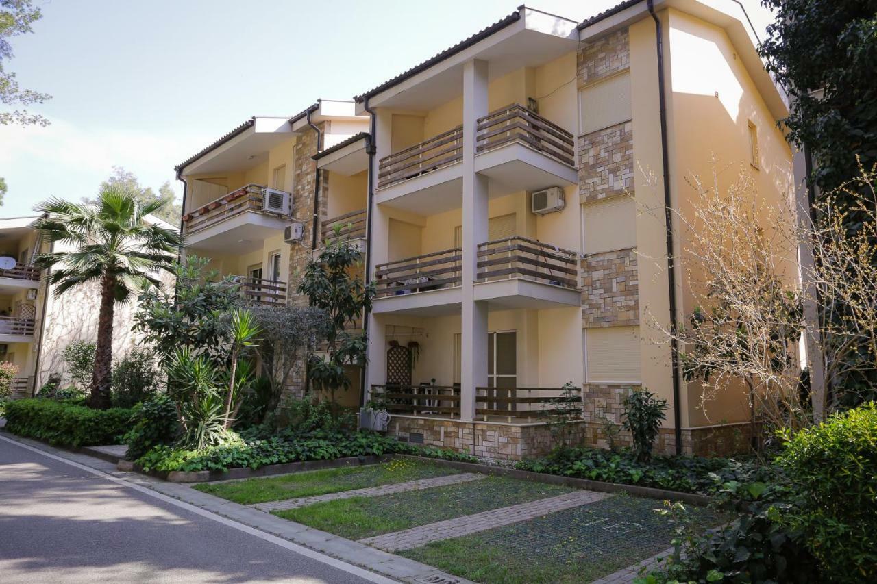 Pine-Tree Apt W/ Private Garden 50 M From The Sea โกเลม ภายนอก รูปภาพ