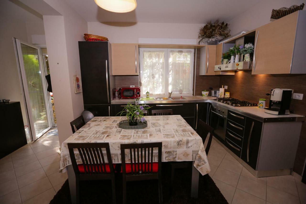 Pine-Tree Apt W/ Private Garden 50 M From The Sea โกเลม ภายนอก รูปภาพ