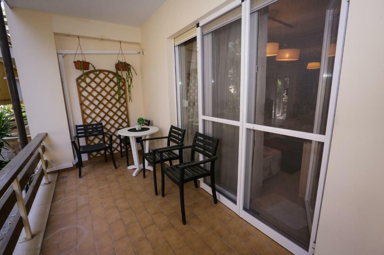 Pine-Tree Apt W/ Private Garden 50 M From The Sea โกเลม ภายนอก รูปภาพ