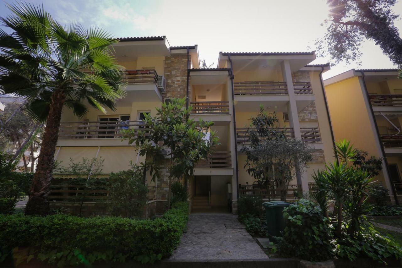 Pine-Tree Apt W/ Private Garden 50 M From The Sea โกเลม ภายนอก รูปภาพ